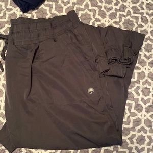 HH works by healing hands 2XP scrub joggers
